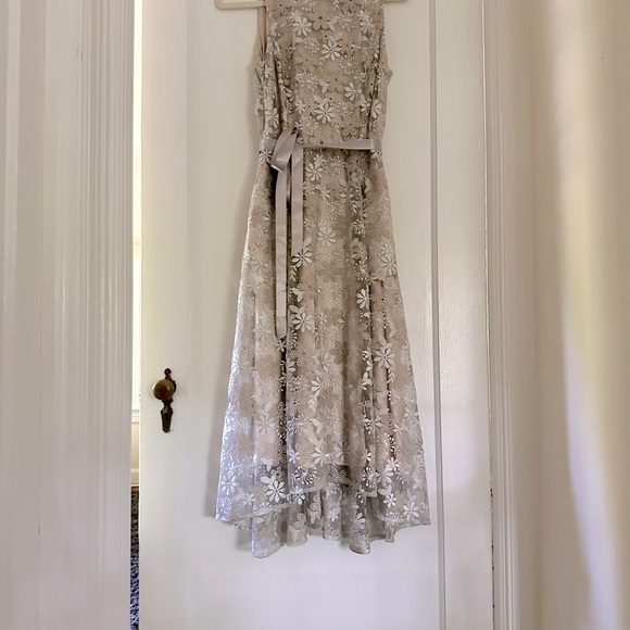 COPY - TAHARI Women's Sleeveless Embroidered Lace. Size 6. New with tags - NEVE… - Picture 2 of 12